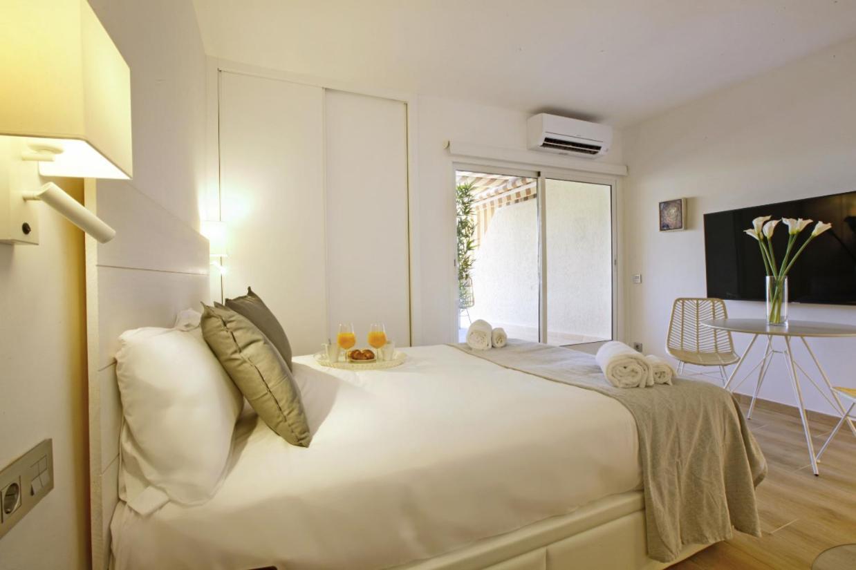 Apartamentos Holidays Benalbeach Benalmadena Bilik gambar