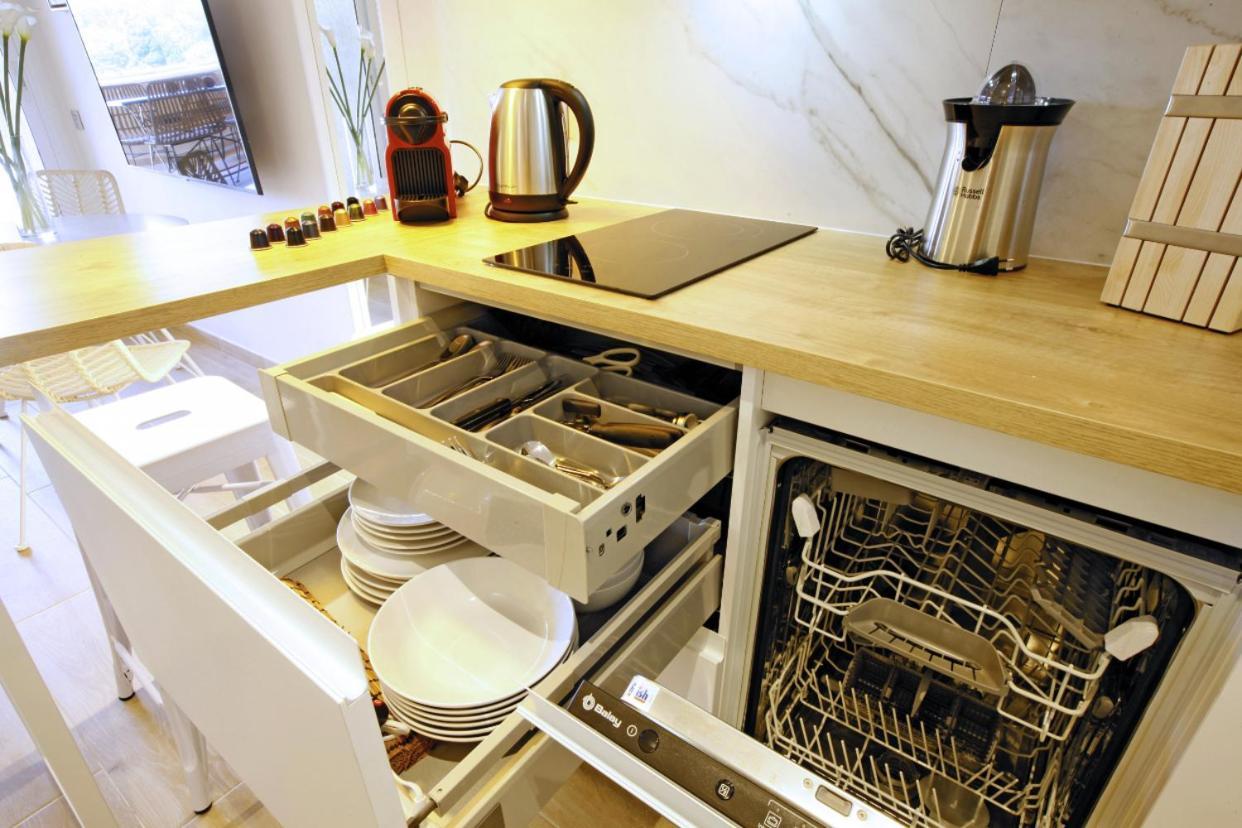 Apartamentos Holidays Benalbeach Benalmadena Bilik gambar